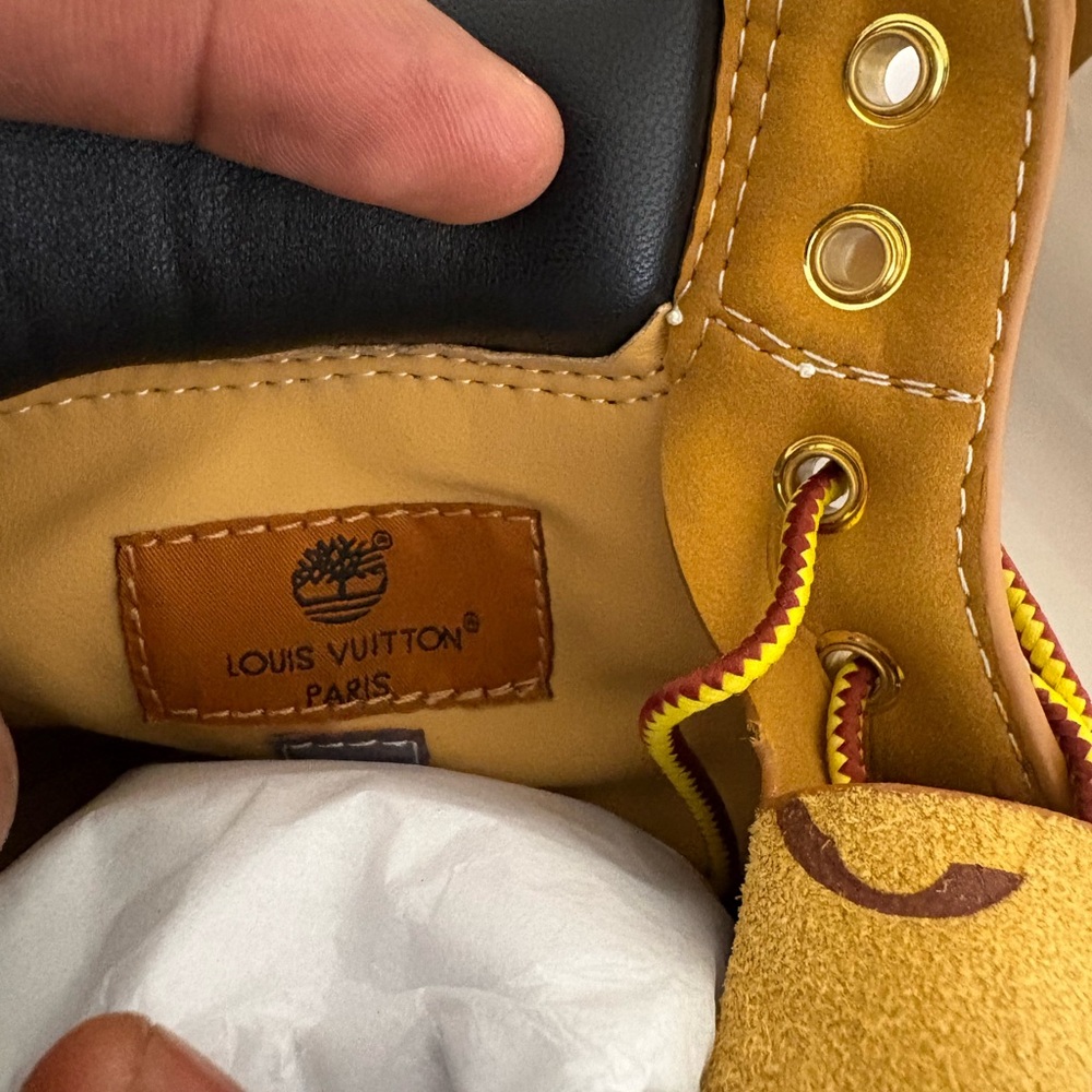 Louis Vuitton Yellow and Black Leather Detail - Picture 6 of 12